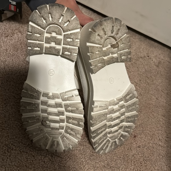 Decent boots. DONT fit me but I’ve wore them a couple times. Size 36 - Picture 5 of 5